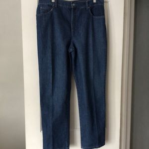 Gloria Vanderbilt “Amanda”. Medium‎ wash, stretch. Straight leg,size 14P. NWOT